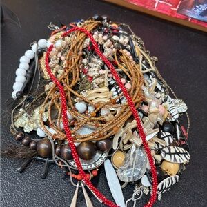 Lot of vintage necklaces